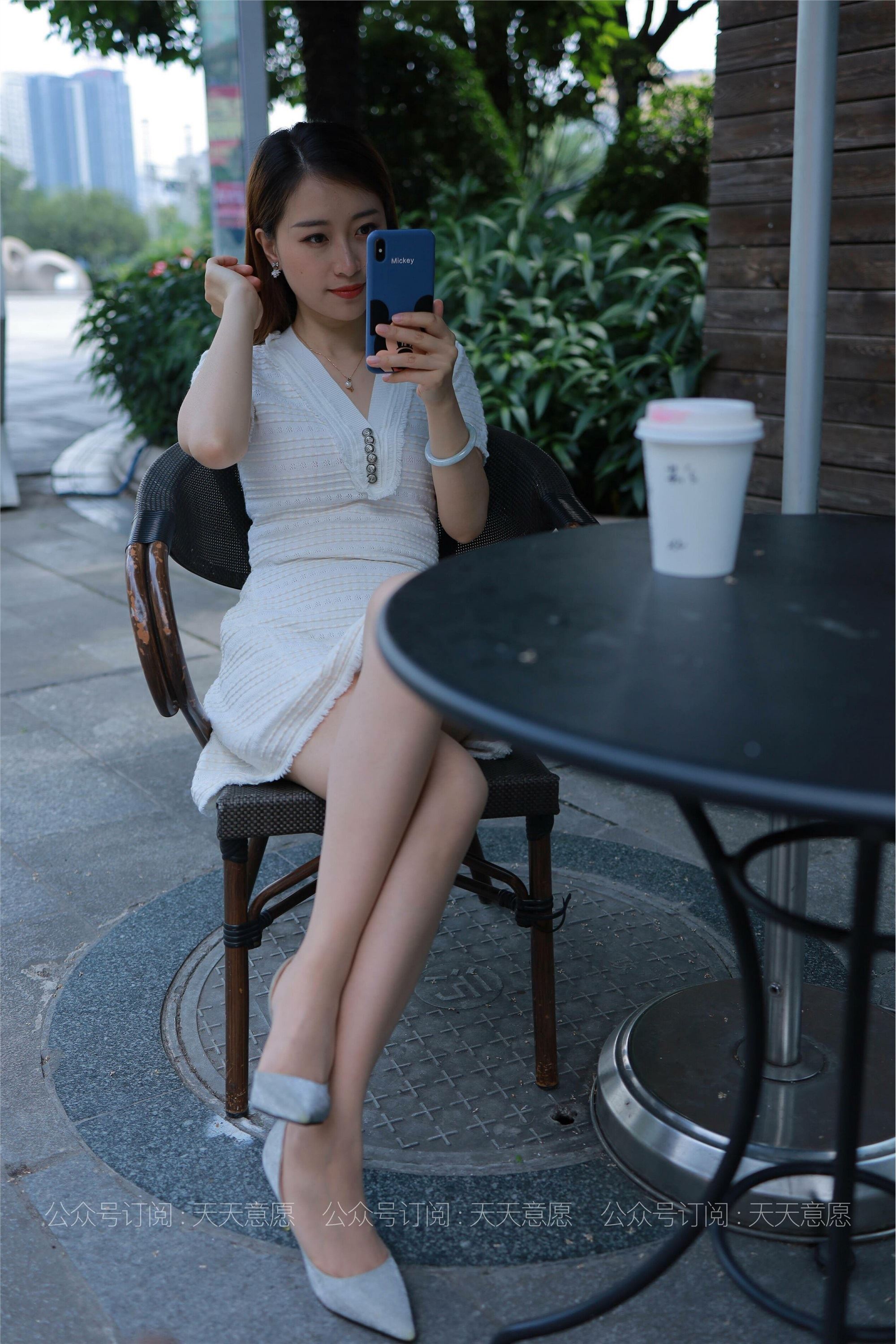 IESS异思趣向 - 模特：小婕《肉丝白裙俏佳人》